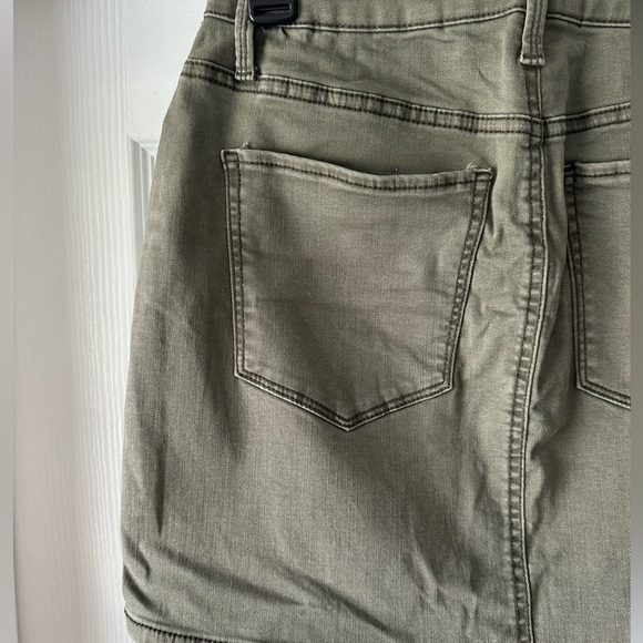 Army Green Button-Down Stretchy Jean Skirt with Pockets - Picture 4 of 5